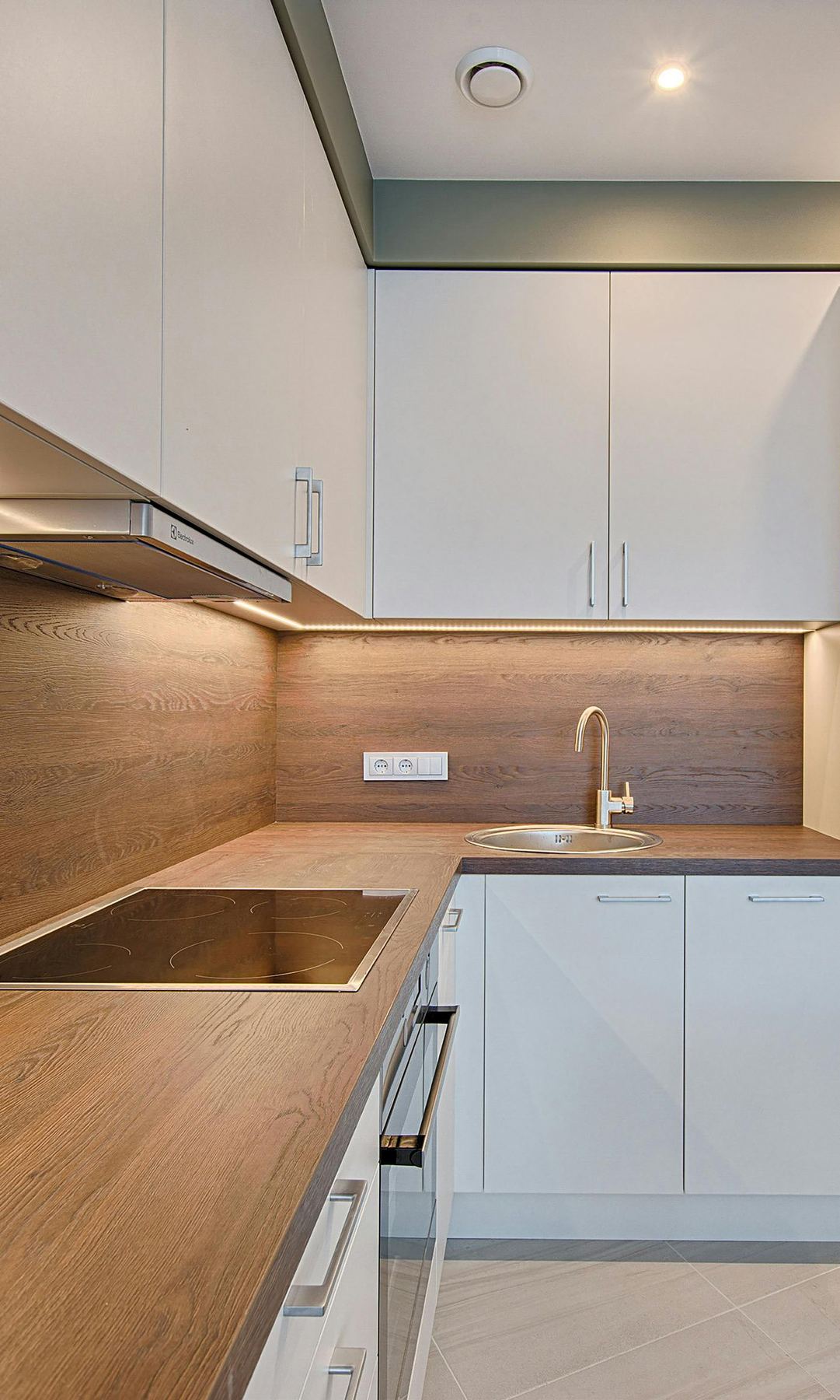 Quartzite stone worktop fitted in a handleless white kitchen
